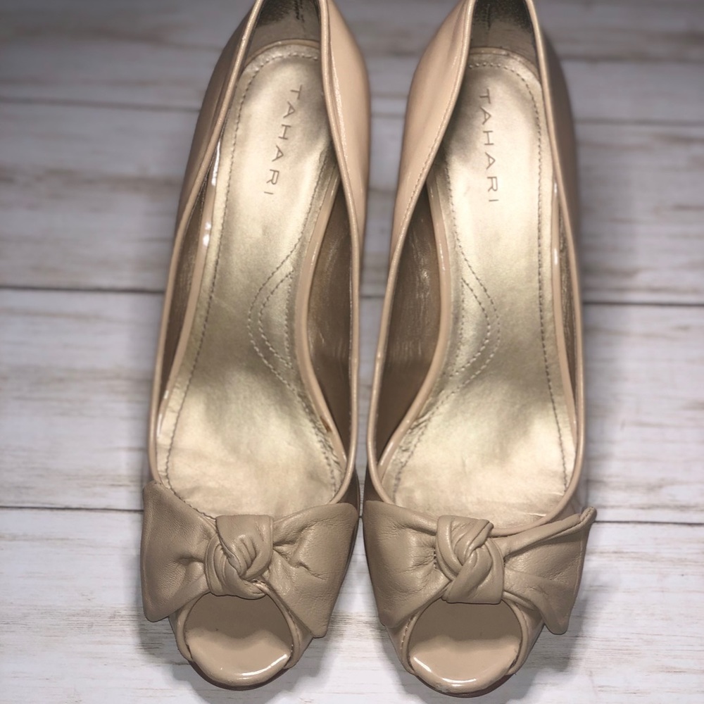 Tahari Tan Patent & Leather Heel